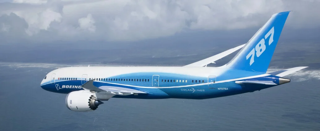 Boeing 787 Dreamliner in mid-flight