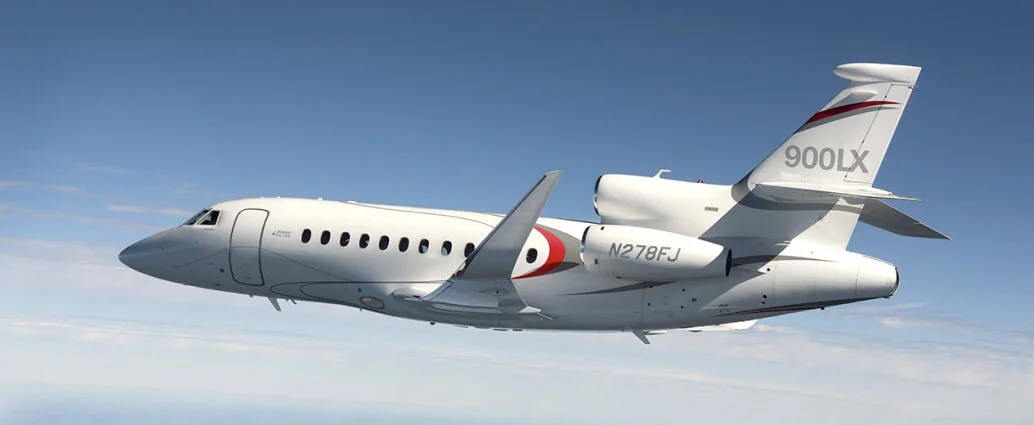 Dassault Falcon 900LX in mid-flight